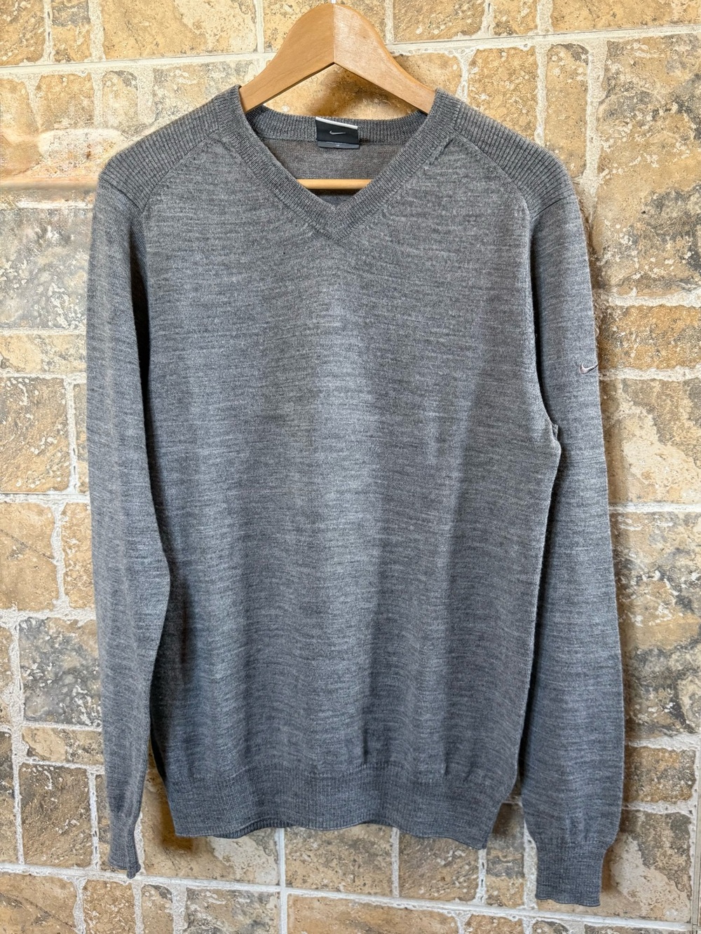 Nike Golf Performance Men's Athletic V-Neck Merino Wool Blend Gray Sweater Small